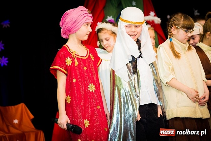 Zdjęcie w galerii na portalu naszraciborz.pl: Jasełka na scenie Młodzieżowego Domu Kultury wiadomości z regionu