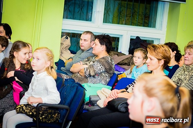 Zdjęcie w galerii na portalu naszraciborz.pl: Jasełka na scenie Młodzieżowego Domu Kultury wiadomości z regionu