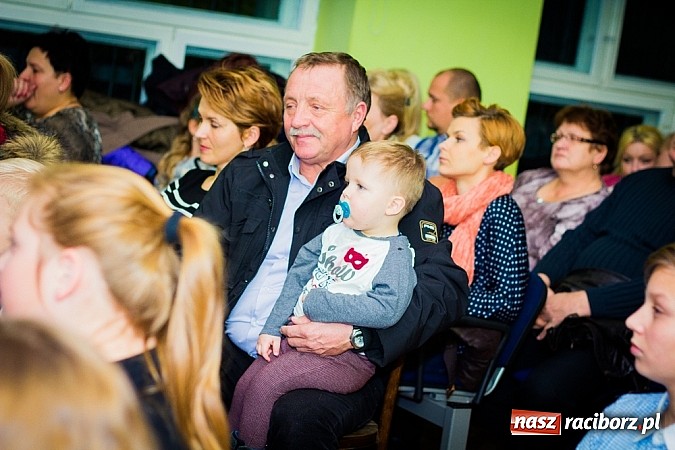 Zdjęcie w galerii na portalu naszraciborz.pl: Jasełka na scenie Młodzieżowego Domu Kultury wiadomości z regionu