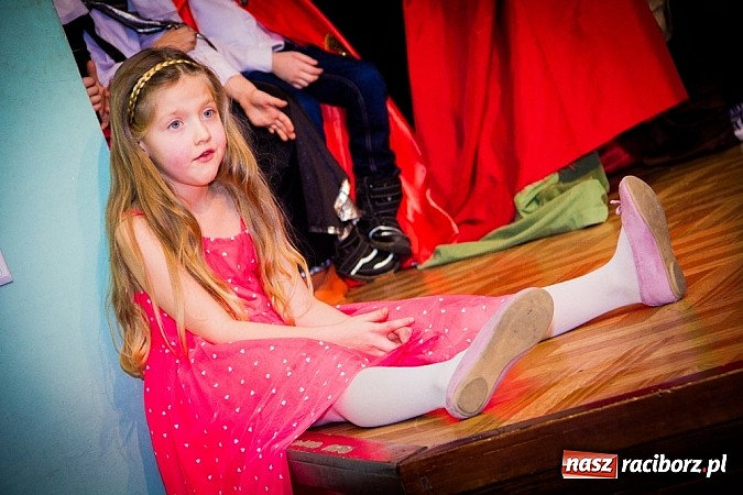 Zdjęcie w galerii na portalu naszraciborz.pl: Jasełka na scenie Młodzieżowego Domu Kultury wiadomości z regionu