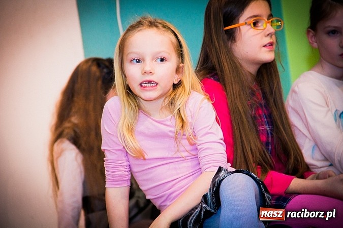 Zdjęcie w galerii na portalu naszraciborz.pl: Jasełka na scenie Młodzieżowego Domu Kultury wiadomości z regionu