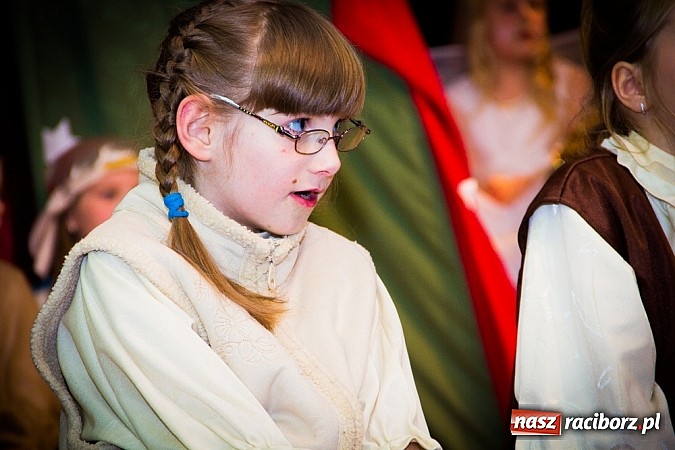 Zdjęcie w galerii na portalu naszraciborz.pl: Jasełka na scenie Młodzieżowego Domu Kultury wiadomości z regionu
