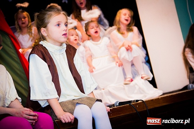 Zdjęcie w galerii na portalu naszraciborz.pl: Jasełka na scenie Młodzieżowego Domu Kultury wiadomości z regionu