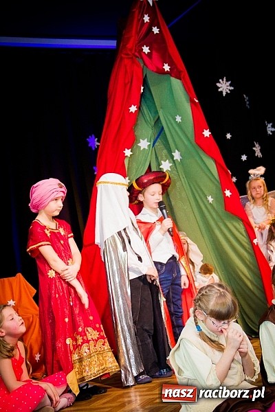 Zdjęcie w galerii na portalu naszraciborz.pl: Jasełka na scenie Młodzieżowego Domu Kultury wiadomości z regionu