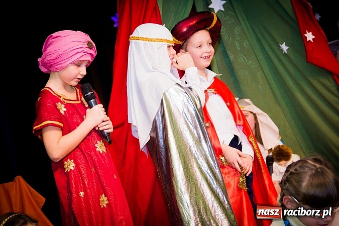 Zdjęcie w galerii na portalu naszraciborz.pl: Jasełka na scenie Młodzieżowego Domu Kultury wiadomości z regionu