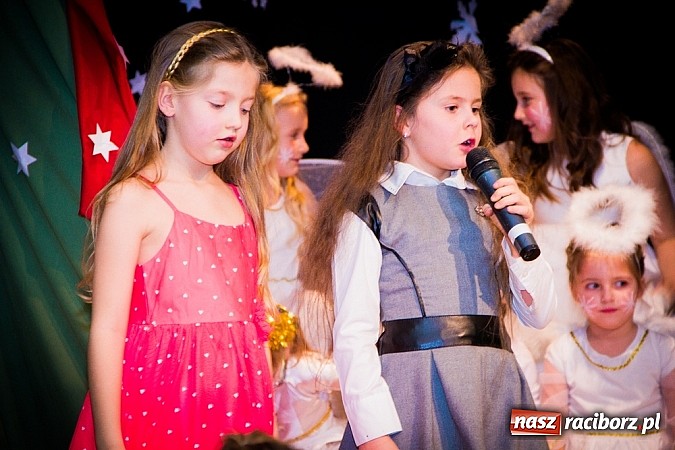 Zdjęcie w galerii na portalu naszraciborz.pl: Jasełka na scenie Młodzieżowego Domu Kultury wiadomości z regionu