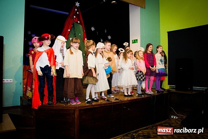 Zdjęcie w galerii na portalu naszraciborz.pl: Jasełka na scenie Młodzieżowego Domu Kultury wiadomości z regionu