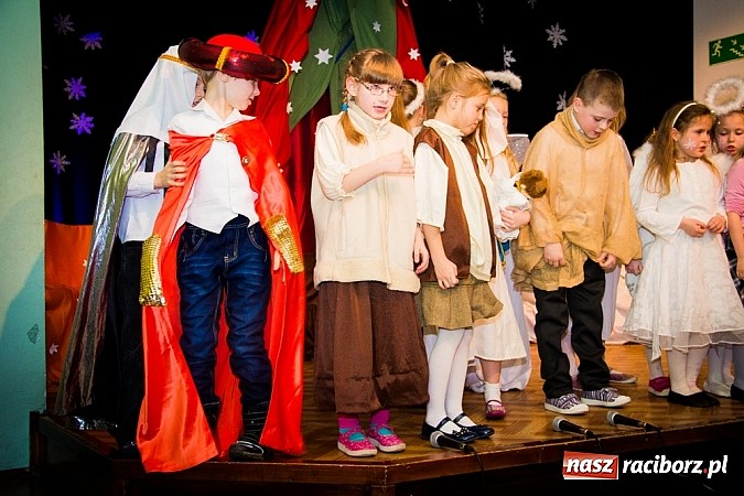 Zdjęcie w galerii na portalu naszraciborz.pl: Jasełka na scenie Młodzieżowego Domu Kultury wiadomości z regionu