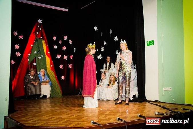 Zdjęcie w galerii na portalu naszraciborz.pl: Jasełka na scenie Młodzieżowego Domu Kultury wiadomości z regionu