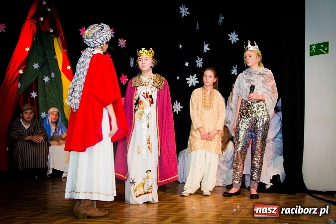 Zdjęcie w galerii na portalu naszraciborz.pl: Jasełka na scenie Młodzieżowego Domu Kultury wiadomości z regionu