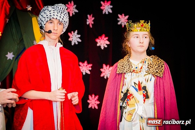 Zdjęcie w galerii na portalu naszraciborz.pl: Jasełka na scenie Młodzieżowego Domu Kultury wiadomości z regionu