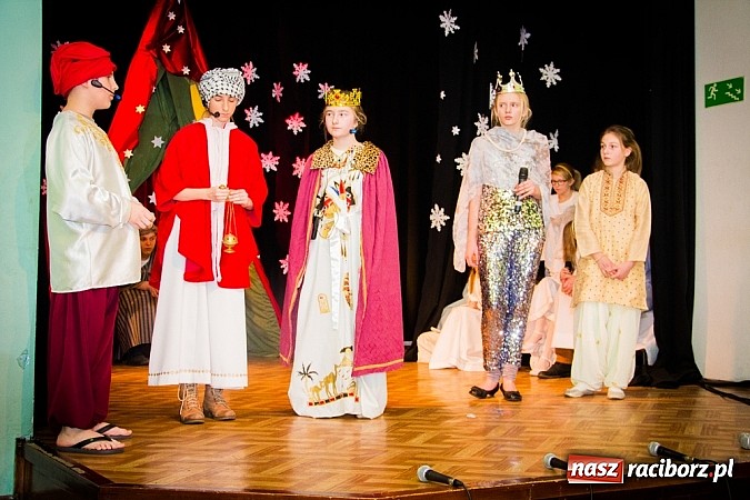 Zdjęcie w galerii na portalu naszraciborz.pl: Jasełka na scenie Młodzieżowego Domu Kultury wiadomości z regionu