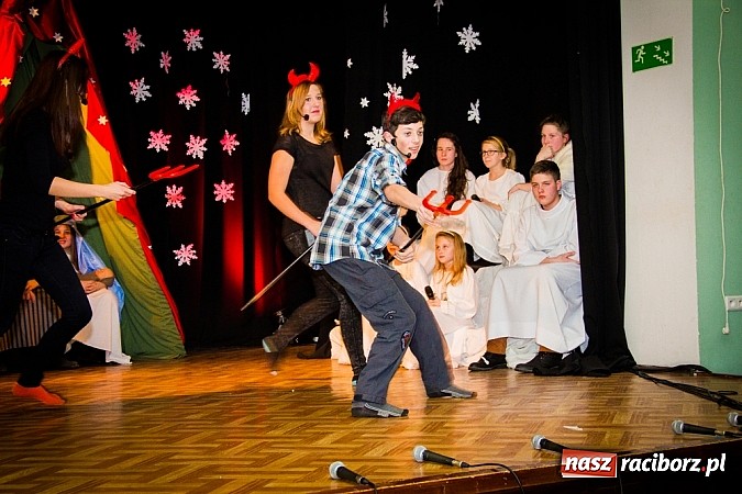 Zdjęcie w galerii na portalu naszraciborz.pl: Jasełka na scenie Młodzieżowego Domu Kultury wiadomości z regionu