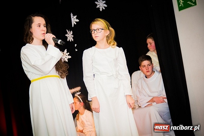 Zdjęcie w galerii na portalu naszraciborz.pl: Jasełka na scenie Młodzieżowego Domu Kultury wiadomości z regionu