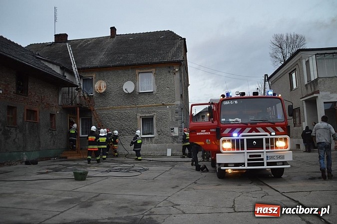 Zdjęcie w galerii na portalu naszraciborz.pl: Pożar poddasza domu w Bieńkowicach wiadomości z regionu