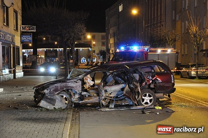 Zdjęcie w galerii na portalu naszraciborz.pl: Kierowca opla omegi uderzył w budynek na Opawskiej i zbiegł. Policja już go zatrzymała! wiadomości z regionu