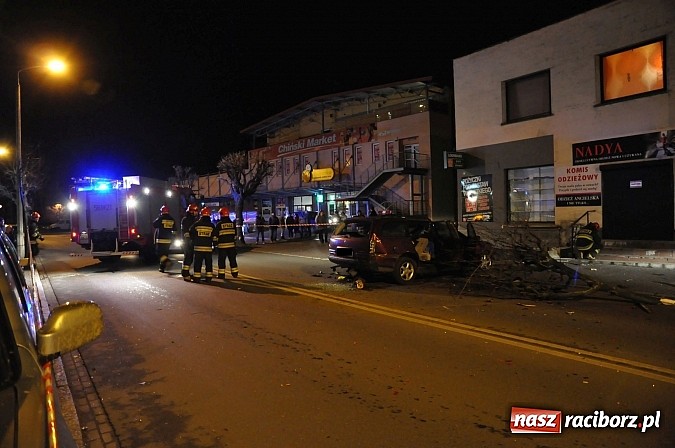 Zdjęcie w galerii na portalu naszraciborz.pl: Kierowca opla omegi uderzył w budynek na Opawskiej i zbiegł. Policja już go zatrzymała! wiadomości z regionu