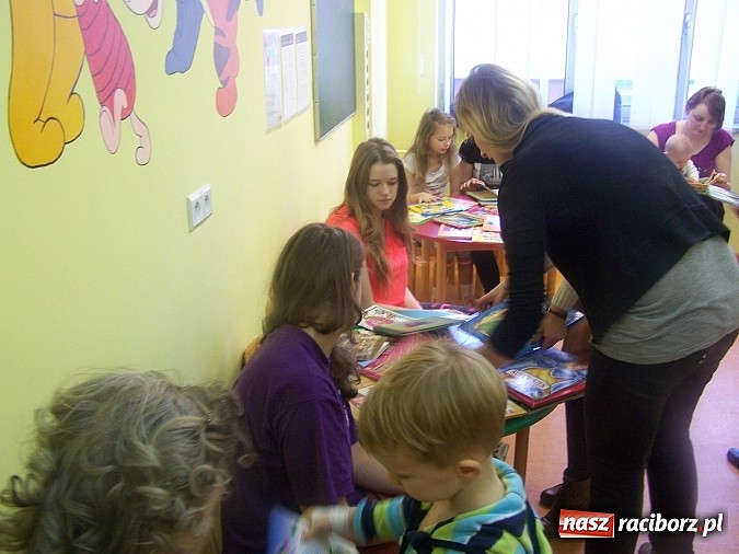 Zdjęcie w galerii na portalu naszraciborz.pl: Książki dla małych pacjentów wiadomości z regionu
