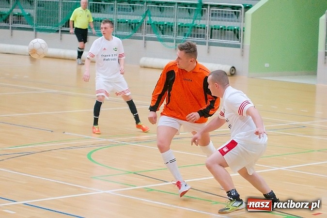 Zdjęcie w galerii na portalu naszraciborz.pl: Ćmy Barowe skosiły Piękny Trawnik. Nieudana pogoń BJK Group Team wiadomości z regionu