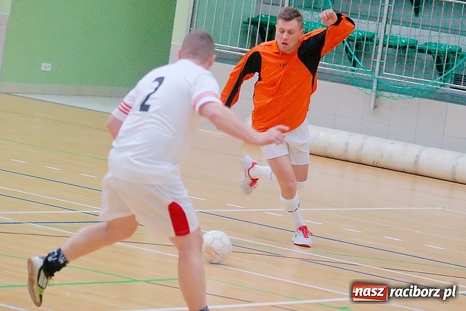 Zdjęcie w galerii na portalu naszraciborz.pl: Ćmy Barowe skosiły Piękny Trawnik. Nieudana pogoń BJK Group Team wiadomości z regionu