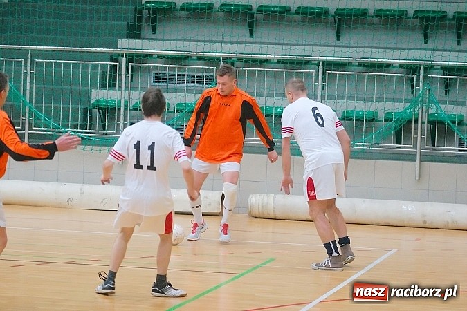 Zdjęcie w galerii na portalu naszraciborz.pl: Ćmy Barowe skosiły Piękny Trawnik. Nieudana pogoń BJK Group Team wiadomości z regionu