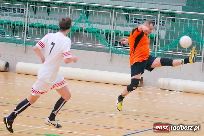 Zdjęcie w galerii na portalu naszraciborz.pl: Ćmy Barowe skosiły Piękny Trawnik. Nieudana pogoń BJK Group Team wiadomości z regionu