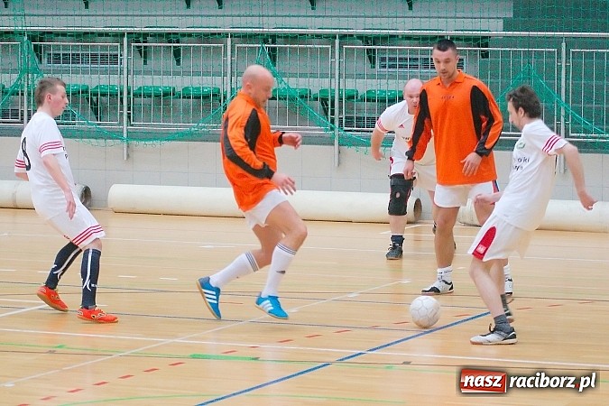 Zdjęcie w galerii na portalu naszraciborz.pl: Ćmy Barowe skosiły Piękny Trawnik. Nieudana pogoń BJK Group Team wiadomości z regionu