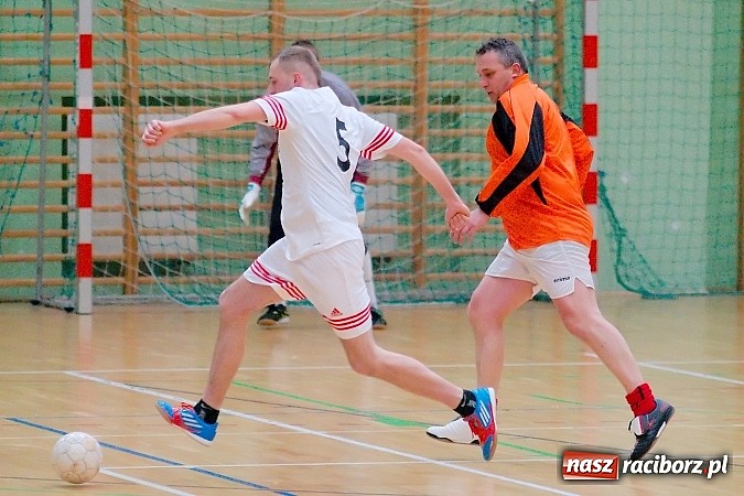 Zdjęcie w galerii na portalu naszraciborz.pl: Ćmy Barowe skosiły Piękny Trawnik. Nieudana pogoń BJK Group Team wiadomości z regionu