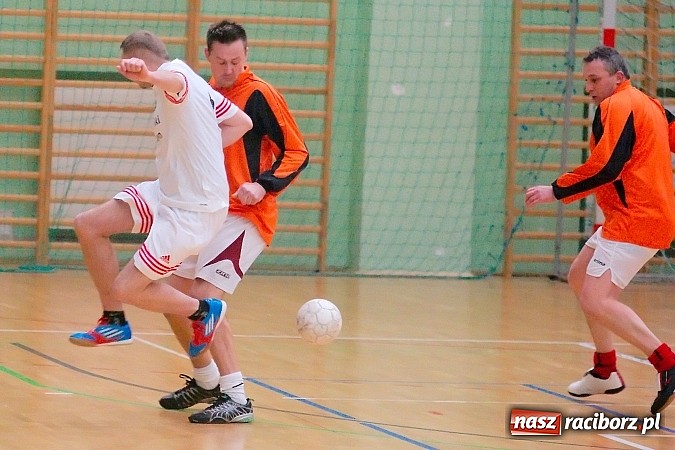 Zdjęcie w galerii na portalu naszraciborz.pl: Ćmy Barowe skosiły Piękny Trawnik. Nieudana pogoń BJK Group Team wiadomości z regionu