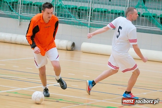 Zdjęcie w galerii na portalu naszraciborz.pl: Ćmy Barowe skosiły Piękny Trawnik. Nieudana pogoń BJK Group Team wiadomości z regionu
