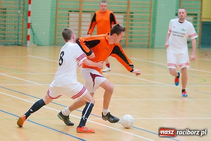 Zdjęcie w galerii na portalu naszraciborz.pl: Ćmy Barowe skosiły Piękny Trawnik. Nieudana pogoń BJK Group Team wiadomości z regionu