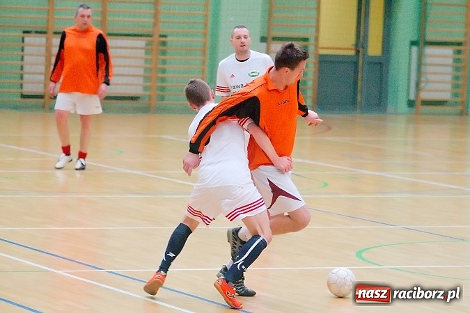 Zdjęcie w galerii na portalu naszraciborz.pl: Ćmy Barowe skosiły Piękny Trawnik. Nieudana pogoń BJK Group Team wiadomości z regionu