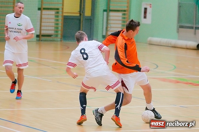 Zdjęcie w galerii na portalu naszraciborz.pl: Ćmy Barowe skosiły Piękny Trawnik. Nieudana pogoń BJK Group Team wiadomości z regionu
