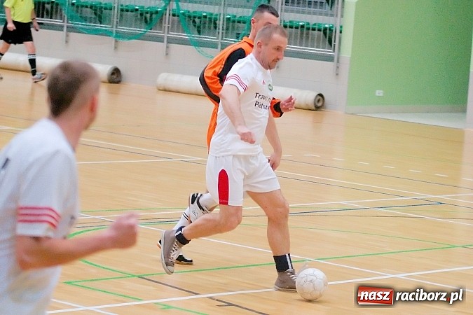 Zdjęcie w galerii na portalu naszraciborz.pl: Ćmy Barowe skosiły Piękny Trawnik. Nieudana pogoń BJK Group Team wiadomości z regionu