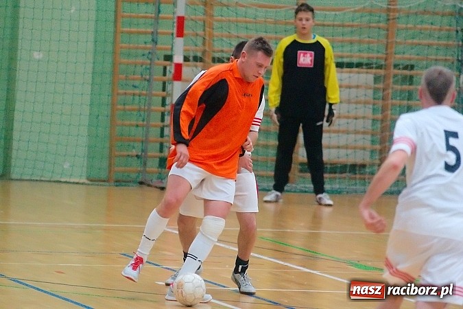 Zdjęcie w galerii na portalu naszraciborz.pl: Ćmy Barowe skosiły Piękny Trawnik. Nieudana pogoń BJK Group Team wiadomości z regionu