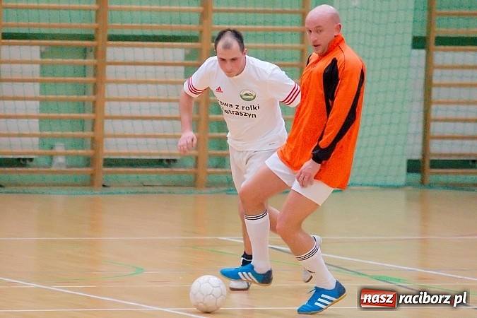 Zdjęcie w galerii na portalu naszraciborz.pl: Ćmy Barowe skosiły Piękny Trawnik. Nieudana pogoń BJK Group Team wiadomości z regionu