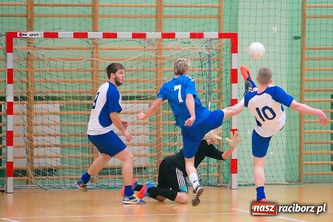 Zdjęcie w galerii na portalu naszraciborz.pl: Ćmy Barowe skosiły Piękny Trawnik. Nieudana pogoń BJK Group Team wiadomości z regionu