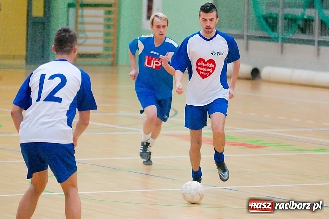 Zdjęcie w galerii na portalu naszraciborz.pl: Ćmy Barowe skosiły Piękny Trawnik. Nieudana pogoń BJK Group Team wiadomości z regionu