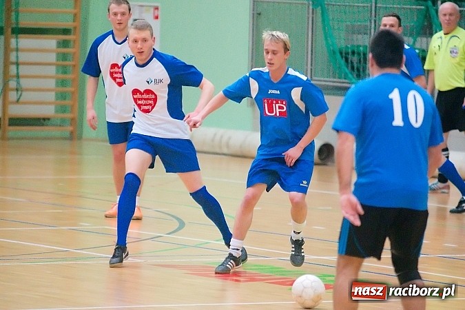 Zdjęcie w galerii na portalu naszraciborz.pl: Ćmy Barowe skosiły Piękny Trawnik. Nieudana pogoń BJK Group Team wiadomości z regionu