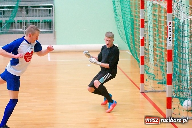 Zdjęcie w galerii na portalu naszraciborz.pl: Ćmy Barowe skosiły Piękny Trawnik. Nieudana pogoń BJK Group Team wiadomości z regionu