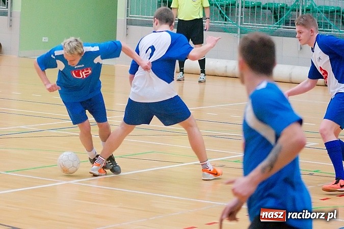 Zdjęcie w galerii na portalu naszraciborz.pl: Ćmy Barowe skosiły Piękny Trawnik. Nieudana pogoń BJK Group Team wiadomości z regionu