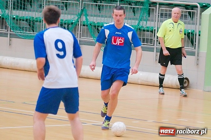 Zdjęcie w galerii na portalu naszraciborz.pl: Ćmy Barowe skosiły Piękny Trawnik. Nieudana pogoń BJK Group Team wiadomości z regionu