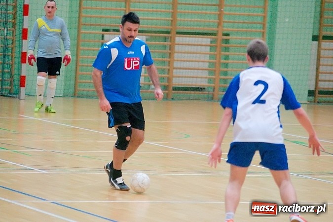 Zdjęcie w galerii na portalu naszraciborz.pl: Ćmy Barowe skosiły Piękny Trawnik. Nieudana pogoń BJK Group Team wiadomości z regionu