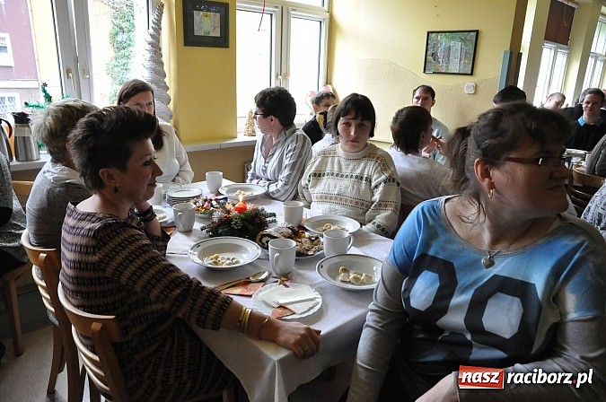 Zdjęcie w galerii na portalu naszraciborz.pl: Wigilijka w Warsztatach Terapii Zajęciowych wiadomości z regionu