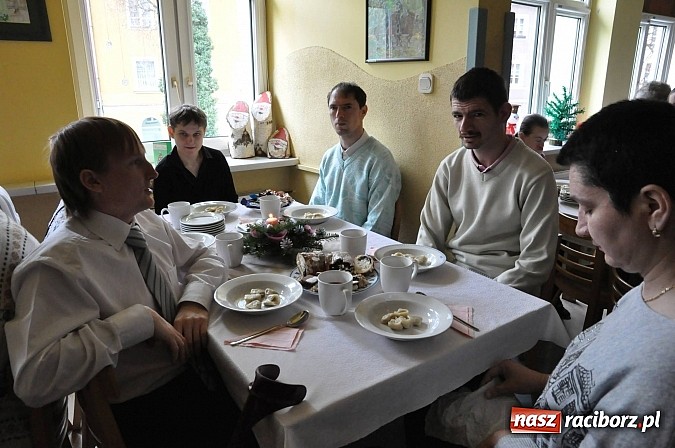 Zdjęcie w galerii na portalu naszraciborz.pl: Wigilijka w Warsztatach Terapii Zajęciowych wiadomości z regionu