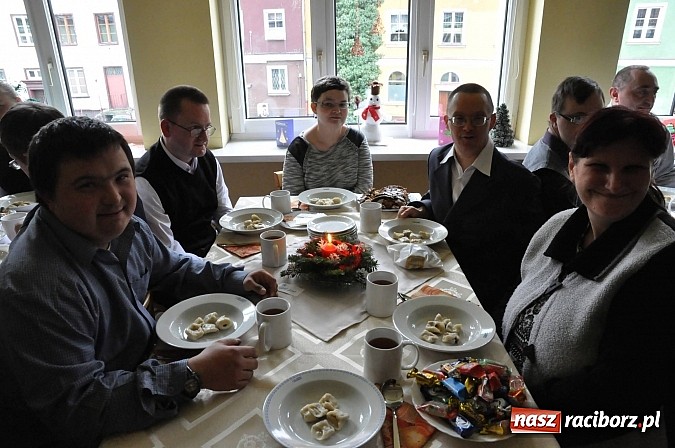 Zdjęcie w galerii na portalu naszraciborz.pl: Wigilijka w Warsztatach Terapii Zajęciowych wiadomości z regionu