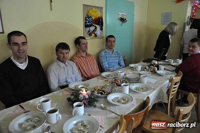 Zdjęcie w galerii na portalu naszraciborz.pl: Wigilijka w Warsztatach Terapii Zajęciowych wiadomości z regionu