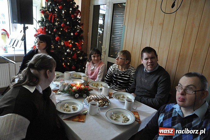 Zdjęcie w galerii na portalu naszraciborz.pl: Wigilijka w Warsztatach Terapii Zajęciowych wiadomości z regionu