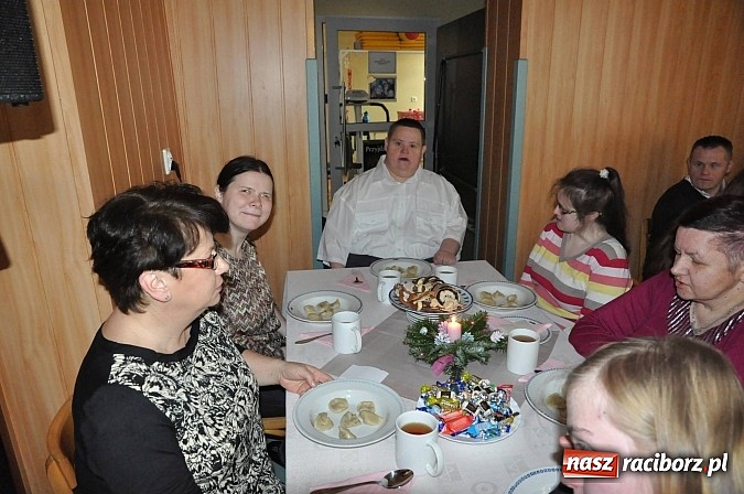 Zdjęcie w galerii na portalu naszraciborz.pl: Wigilijka w Warsztatach Terapii Zajęciowych wiadomości z regionu