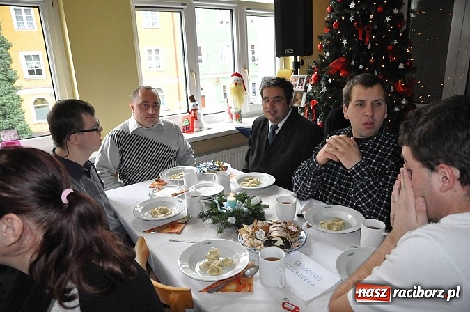 Zdjęcie w galerii na portalu naszraciborz.pl: Wigilijka w Warsztatach Terapii Zajęciowych wiadomości z regionu